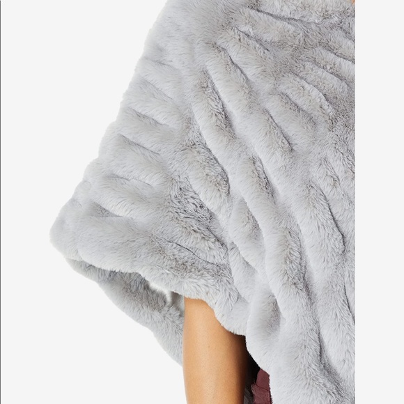 New Grey Tourance Poncho Florence Faux Fur - Picture 8 of 8